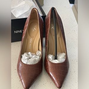 Ezra Pointy Toe Pumps